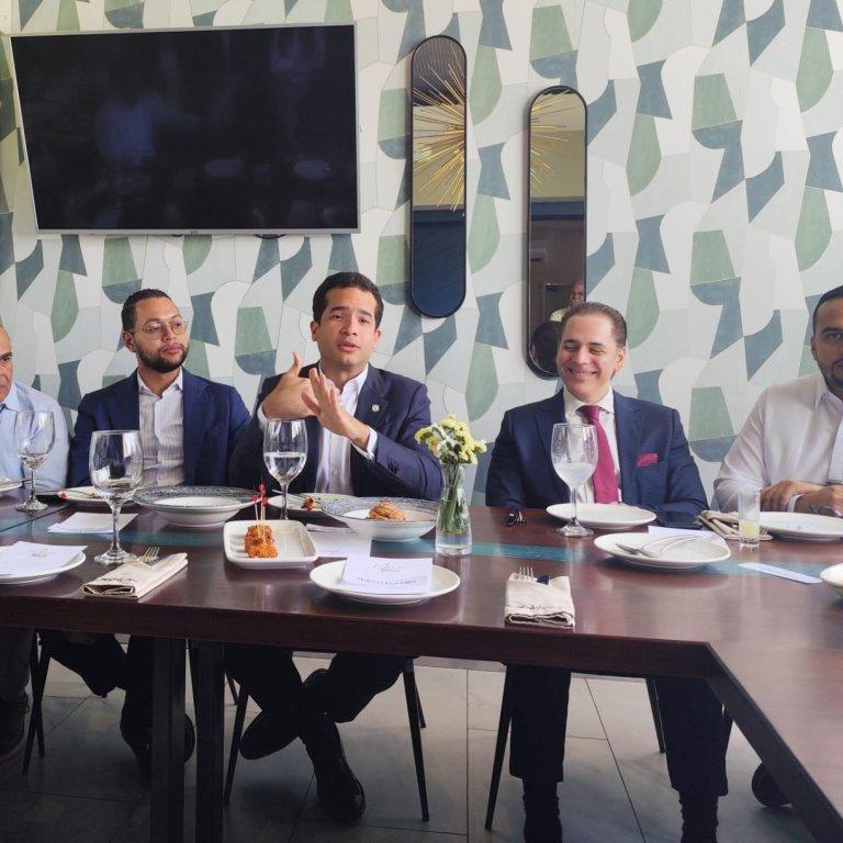 Omar Fernández favorece una alianza FP-PLD para 2028 y advierte que no se debe subestimar a Santiago Matías