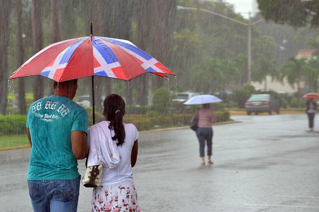 Vaguada provocará aguaceros aislados en varias provincias; persistirá el calor por polvo del Sahara