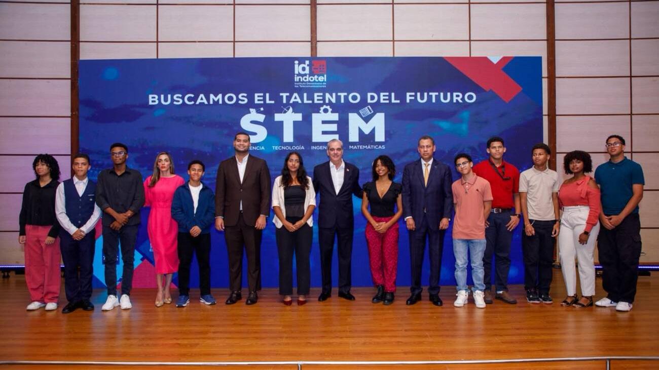 Abinader reconoce a más de 170 estudiantes destacados en concurso nacional de innovación STEM