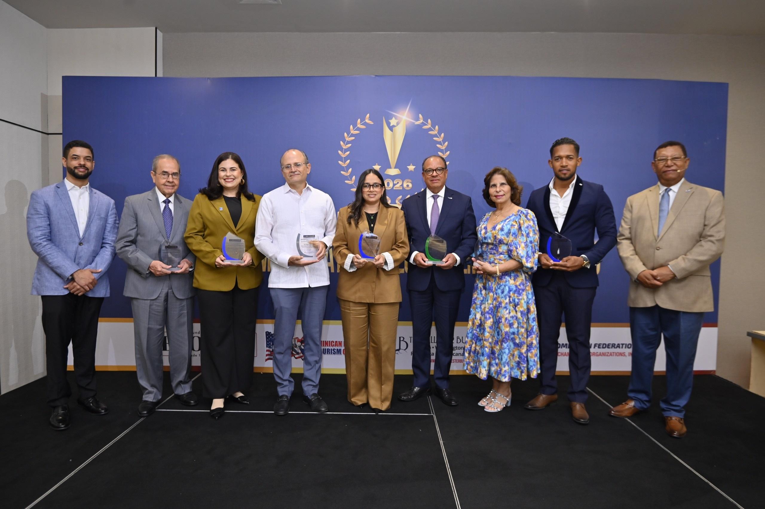 Reconocen en Santiago la trayectoria de destacados empresarios e instituciones por sus aportes al desarrollo nacional