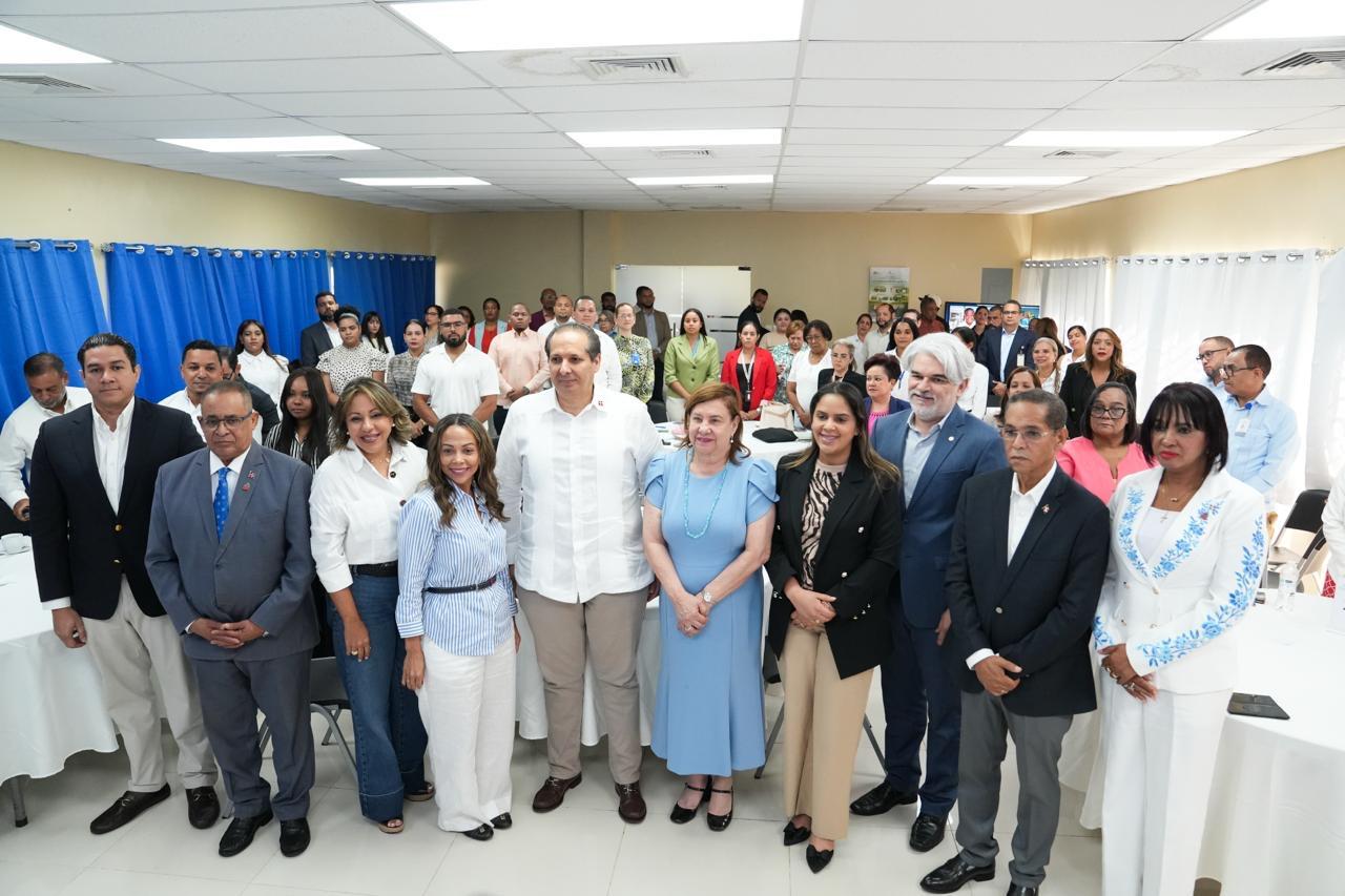 Ministerio de Salud presenta resultados de evaluación para fortalecer las Redes Integradas de Servicios de Salud en Cibao Sur