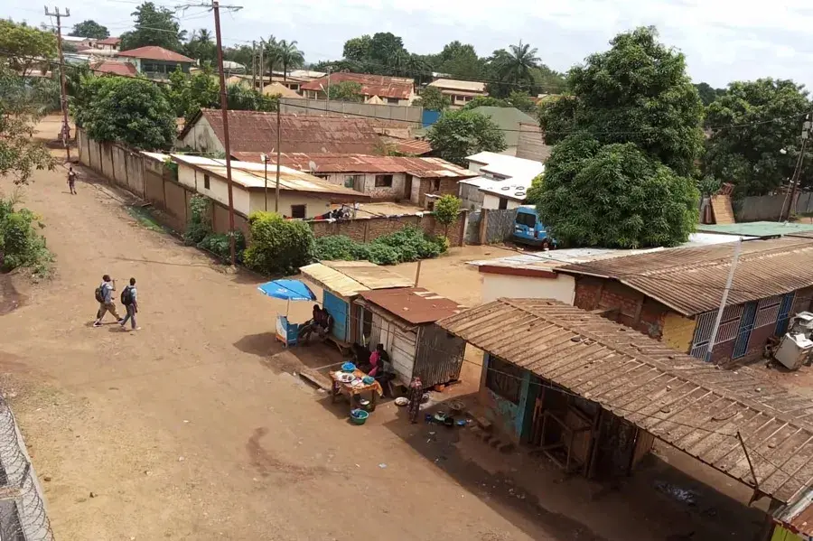 Migrantes de Honduras, Cuba y Ecuador acusan a Estados Unidos de deportarlos a África por sorpresa