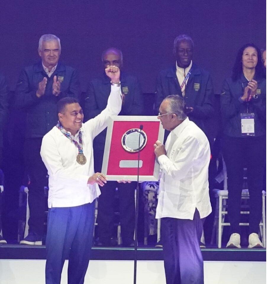 Monegro deja el guion para agradecer a quienes hicieron posible Santo Domingo 2026