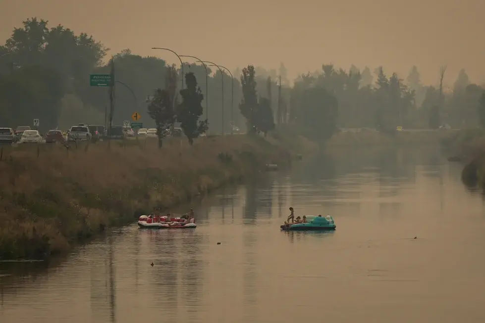 Canadá pone al Ejército en alerta por incendios que dejan una mujer muerta y más de 20,000 evacuados