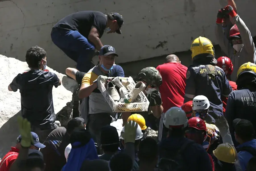 Colombia busca sobrevivientes tras terremoto que deja al menos 181 muertos y miles de damnificados