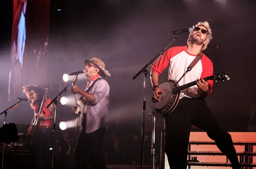 Morat destinará una parte de los ingresos de sus conciertos en Bogotá para reconstruir colegios tras el terremoto