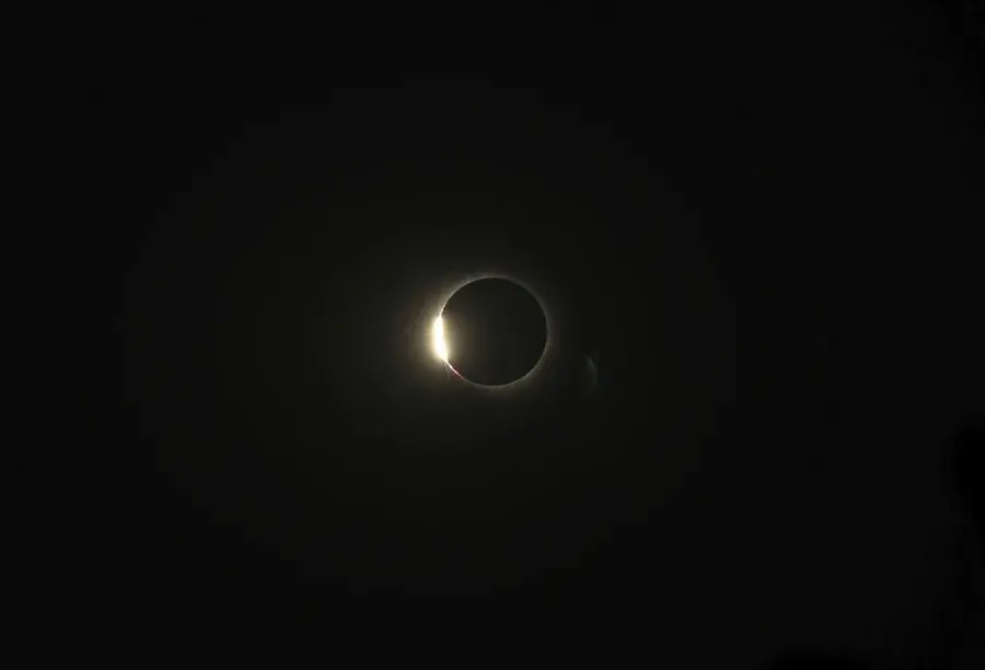 Eclipse total sumerge a España en una noche fugaz y moviliza a miles de observadores