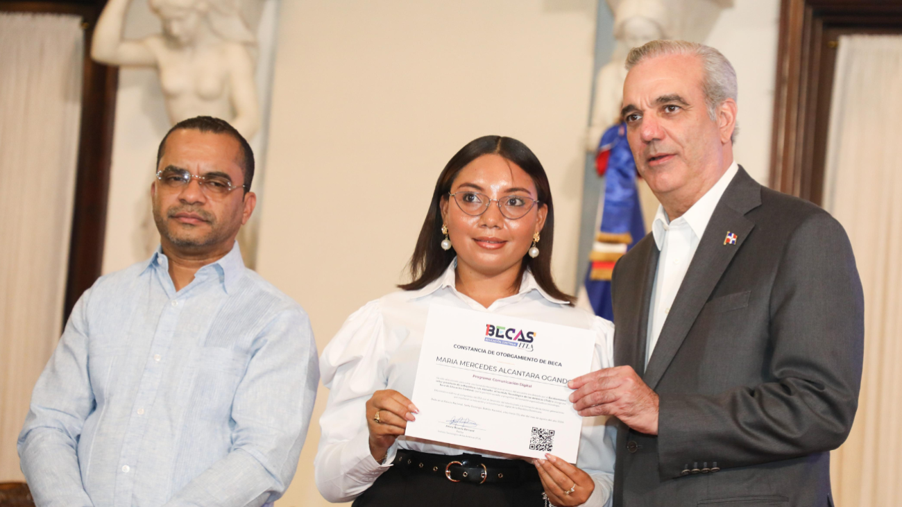 Abinader encabeza entrega de más de 36,000 becas tecnológicas del ITLA