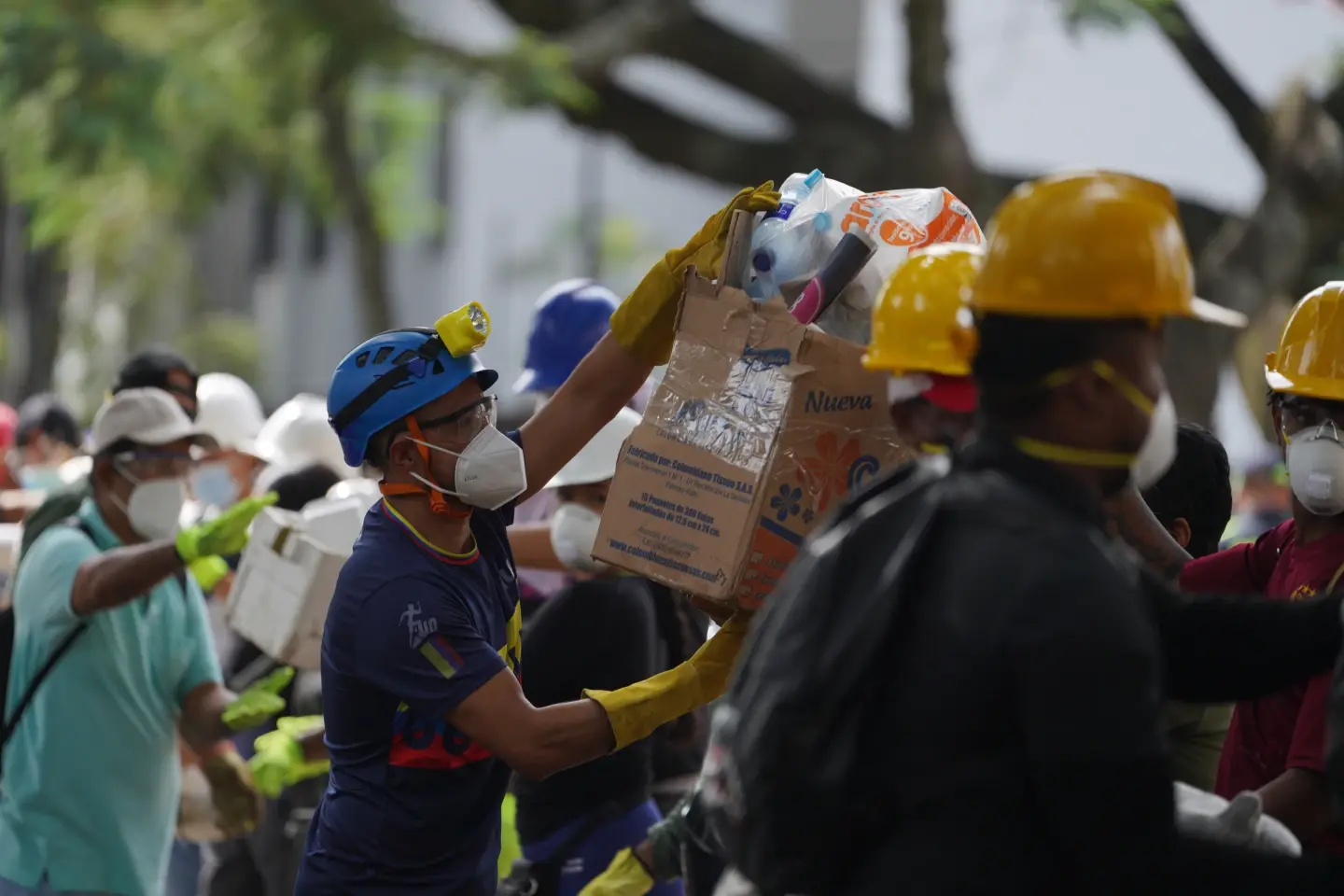 La esperanza resurge en Colombia con aparentes señales de vida en edificios colapsados por terremoto