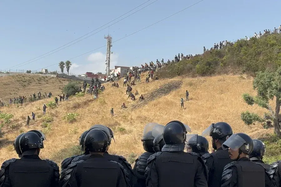 Marruecos frena nuevos intentos masivos de entrada a Ceuta y detiene a 61 personas por incitar la migración irregular