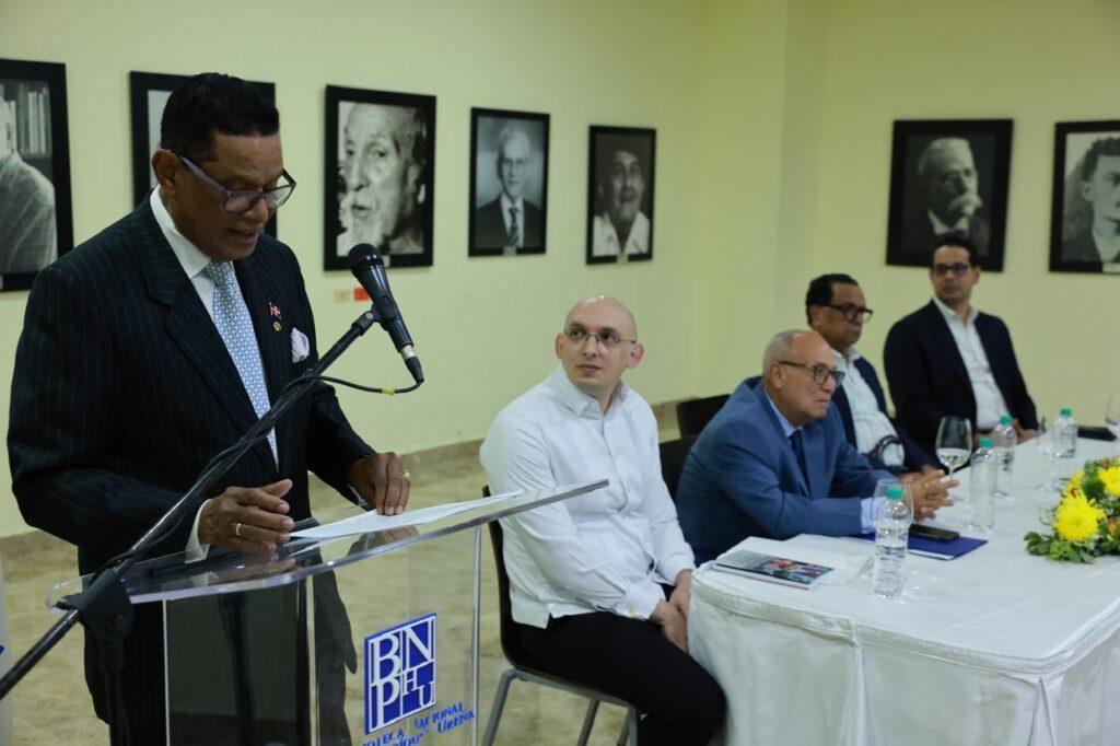 Embajador Néstor Cerón presenta obra sobre diplomacia pública y proyección internacional de RD
