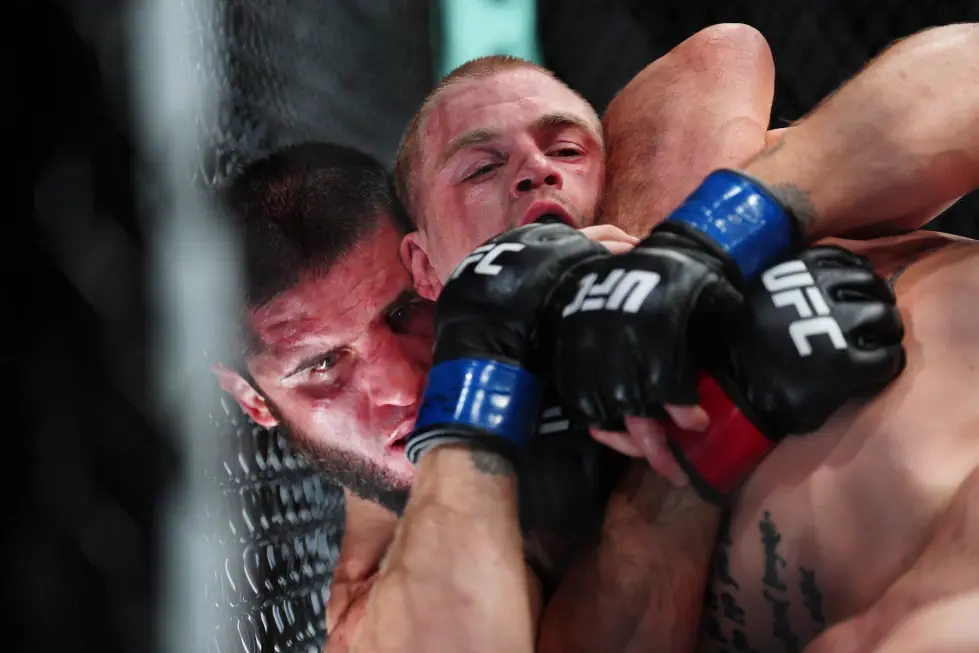 Makhachev fija récord de UFC con 17ma victoria seguida al defender título wélter ante Garry