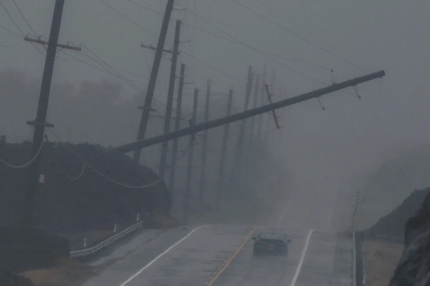 El huracán Lala azota la Isla Grande de Hawái con fuertes lluvias y vientos intensos