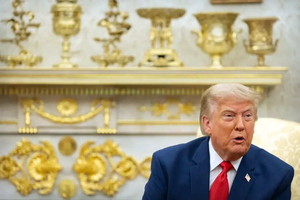 Informe: 57 funcionarios de Trump son ultrarricos, con patrimonios de $100 millones o más