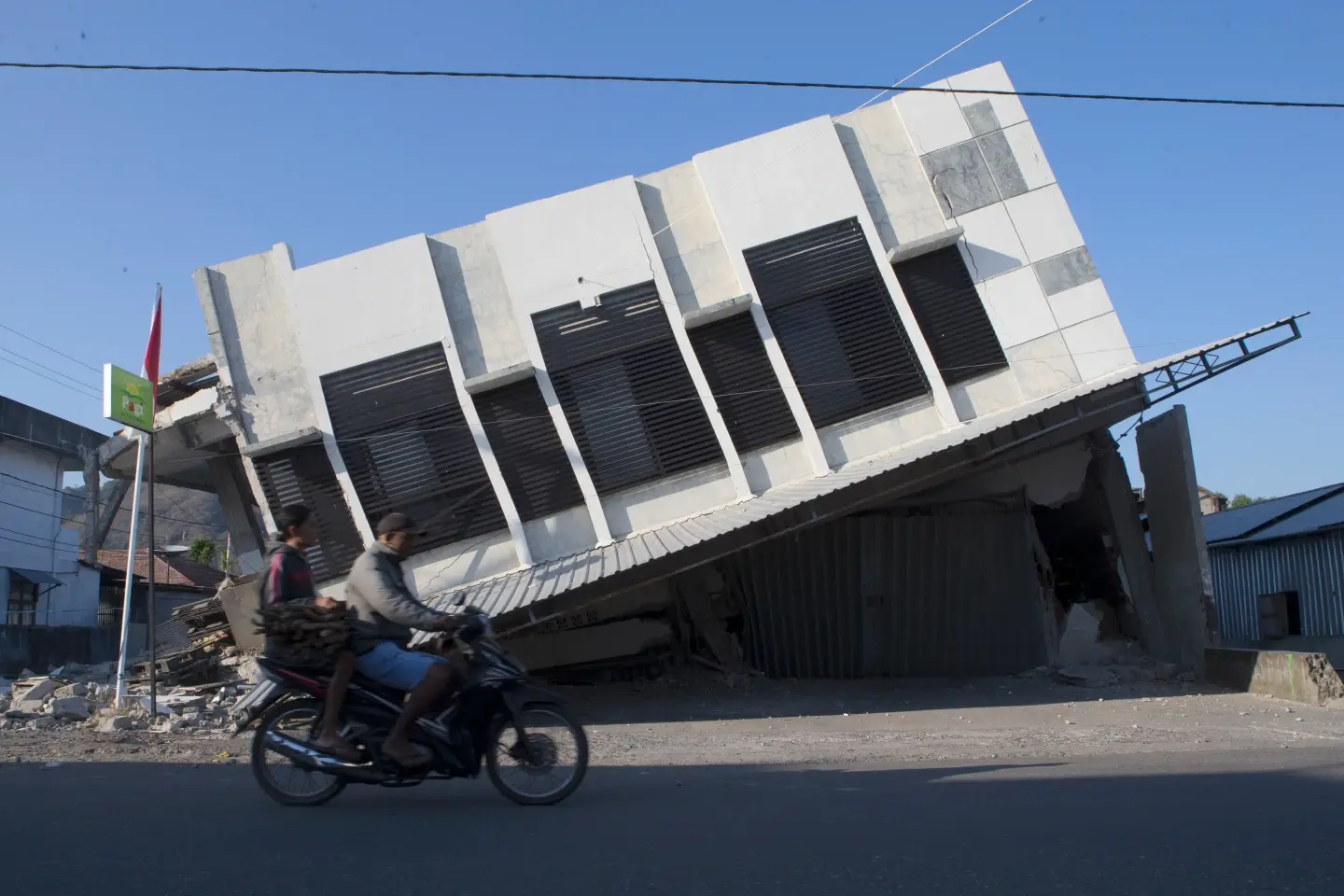 Terremoto deja 68 muertos y miles de damnificados en Indonesia durante el Día de la Independencia