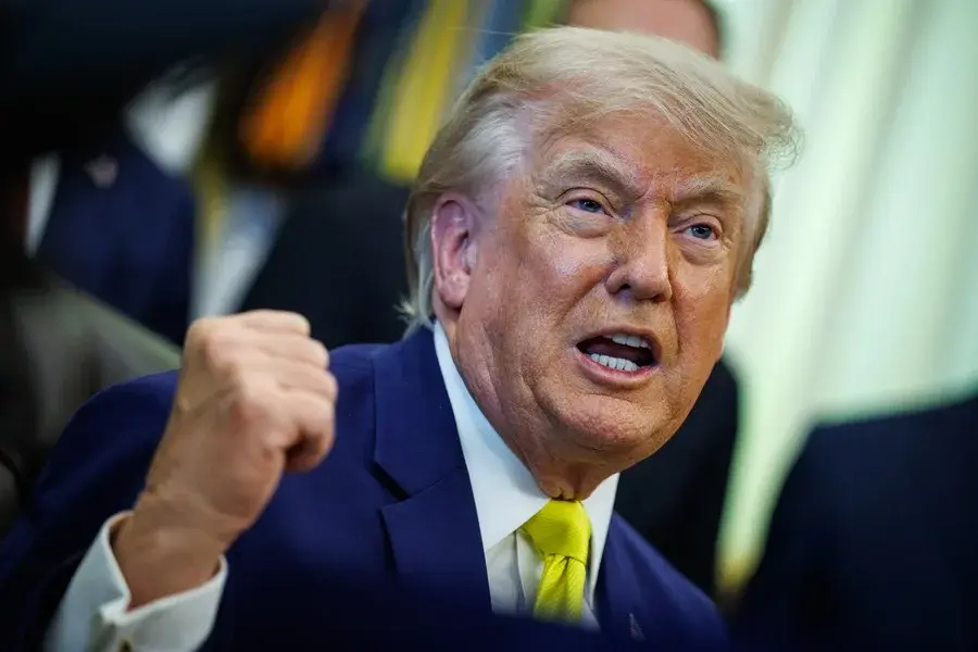Trump amenaza con bombardear Omán si se interpone en el diálogo con Irán sobre Ormuz