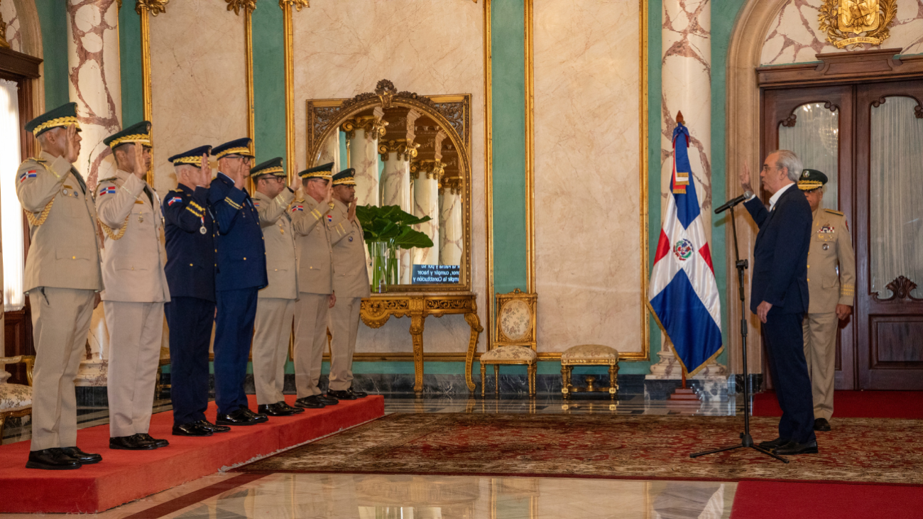 Abinader juramenta nuevos comandantes del Ejército y Fuerza Aérea y al director de la Policía Nacional