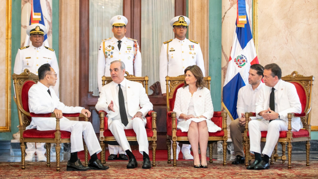 Abinader recibe credenciales de nueve nuevos embajadores acreditados en República Dominicana