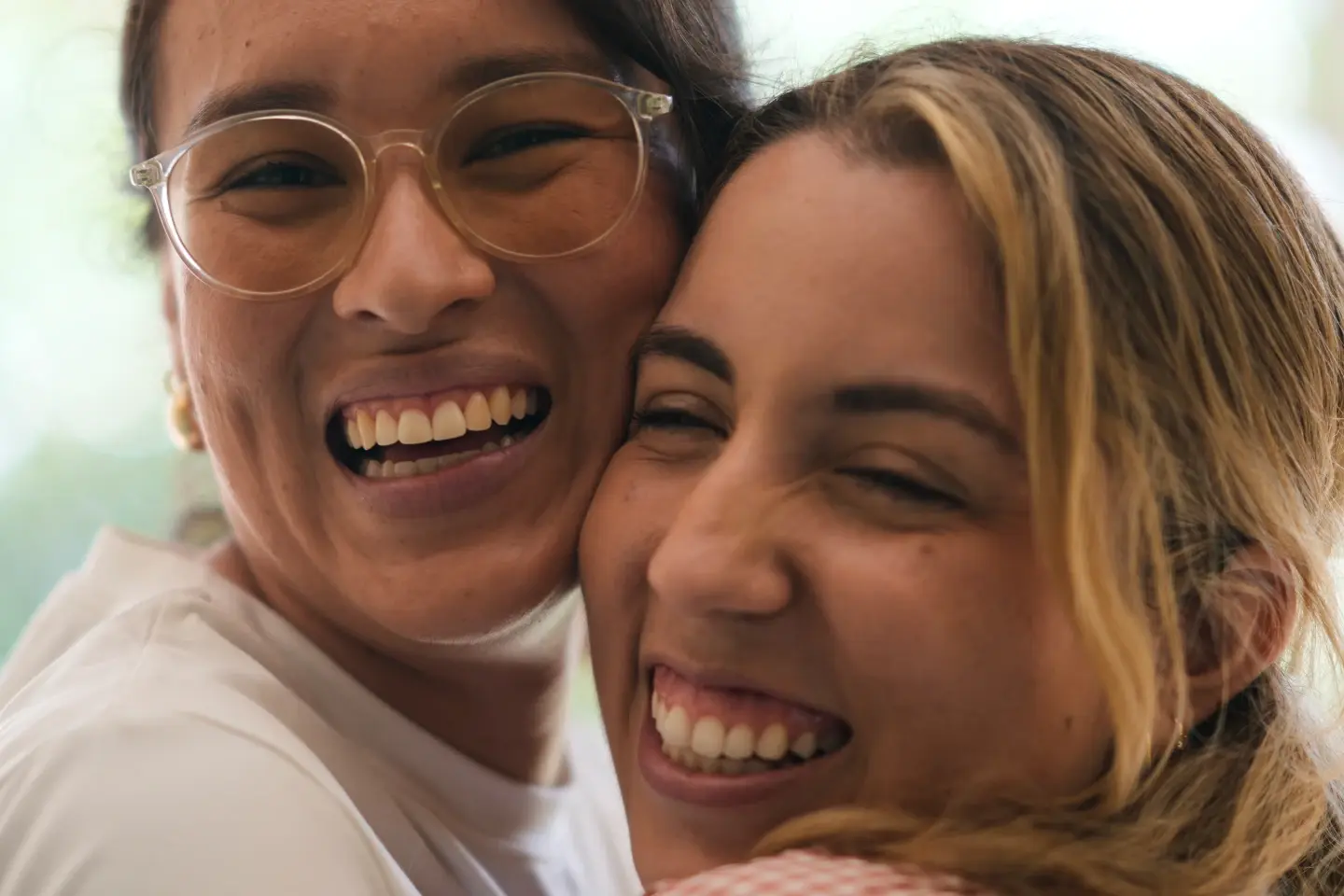 Scarlett Rocha y Fabiana Justiniano hacen historia con el primer matrimonio igualitario de Bolivia