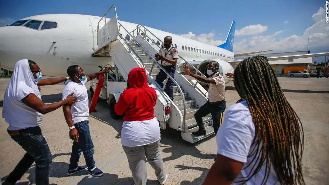 Estados Unidos inicia deportaciones masivas de haitianos tras el fin del TPS; 161 llegan a Cabo Haitiano