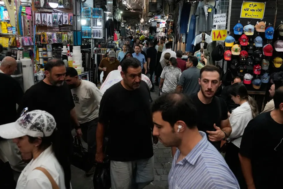 Inflación, desempleo y sanciones empujan a las familias iraníes a una lucha diaria por sobrevivir