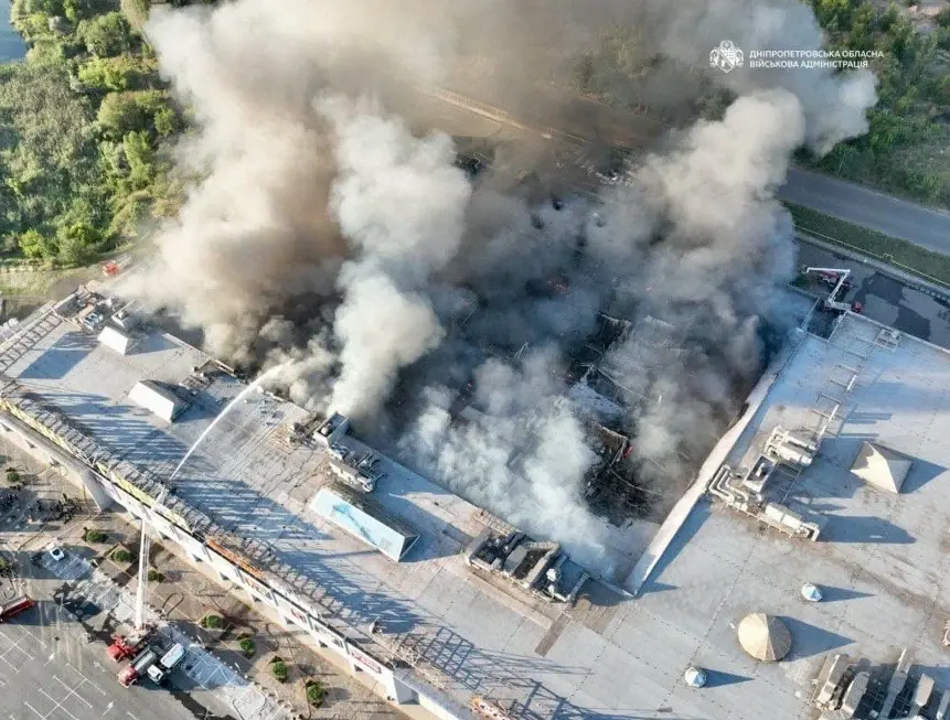 Ataques de Rusia y Ucrania dejan cinco muertos tras la matanza en centro comercial de Krivói Rog