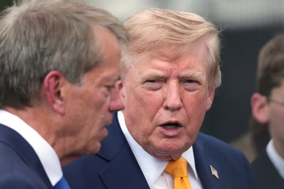Guerra comercial de Trump con Canadá amenaza economías de estados decisivos para el control del Senado