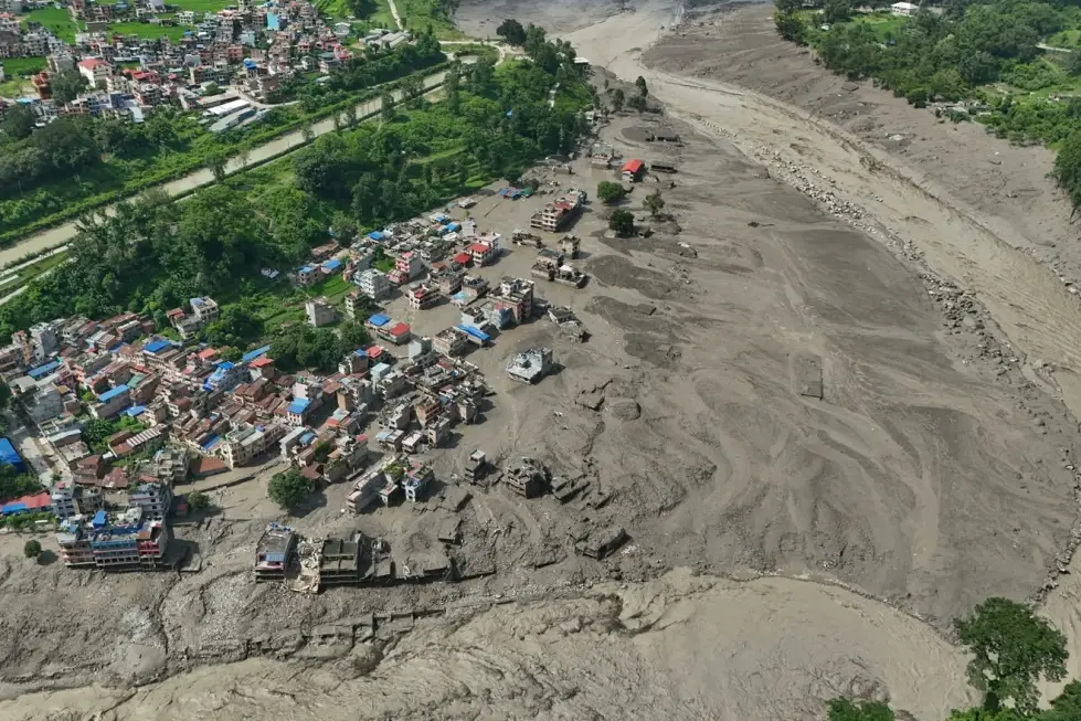Inundaciones en la frontera de Nepal y China dejan al menos 98 muertos y cientos de desaparecidos