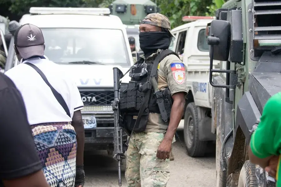 Un jefe de banda en Haití amenaza con matar a decenas de rehenes un día después de la masacre de 47 personas