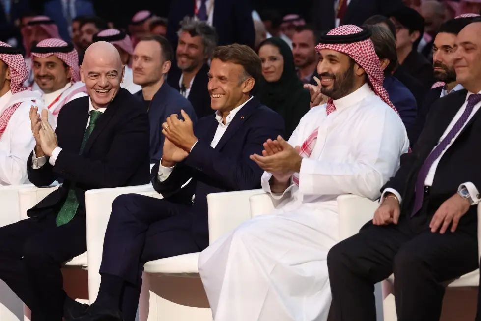 Arabia Saudí ofrece respaldo condicionado a Infantino en medio de crisis de la FIFA