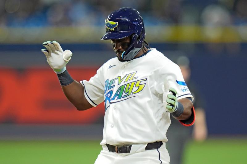 Yandy Díaz y Cedric Mullins impulsan a los Rays a su victoria número 80