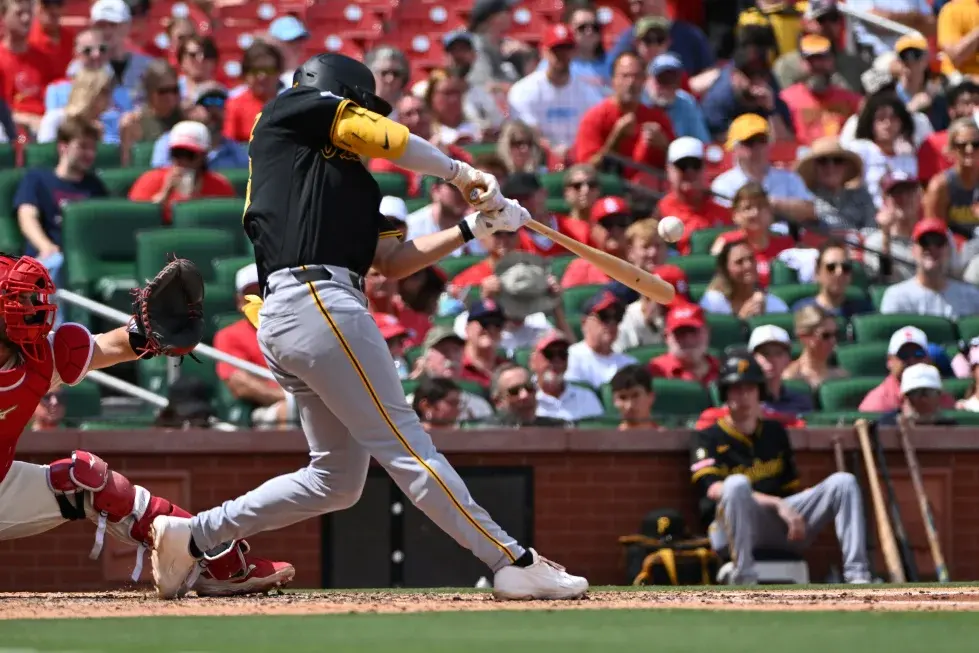 Flores Jr. dispara jonrón de tres carreras y Piratas derrotan 6-2 a Cardenales