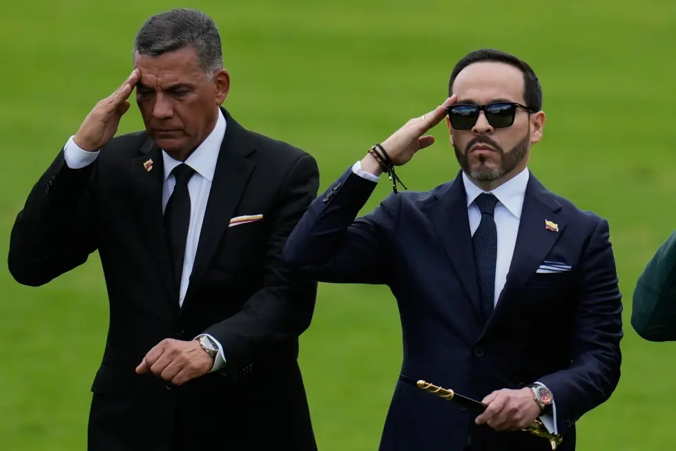Gobierno colombiano defiende bombardeo a disidencias de las FARC en el que murieron tres menores