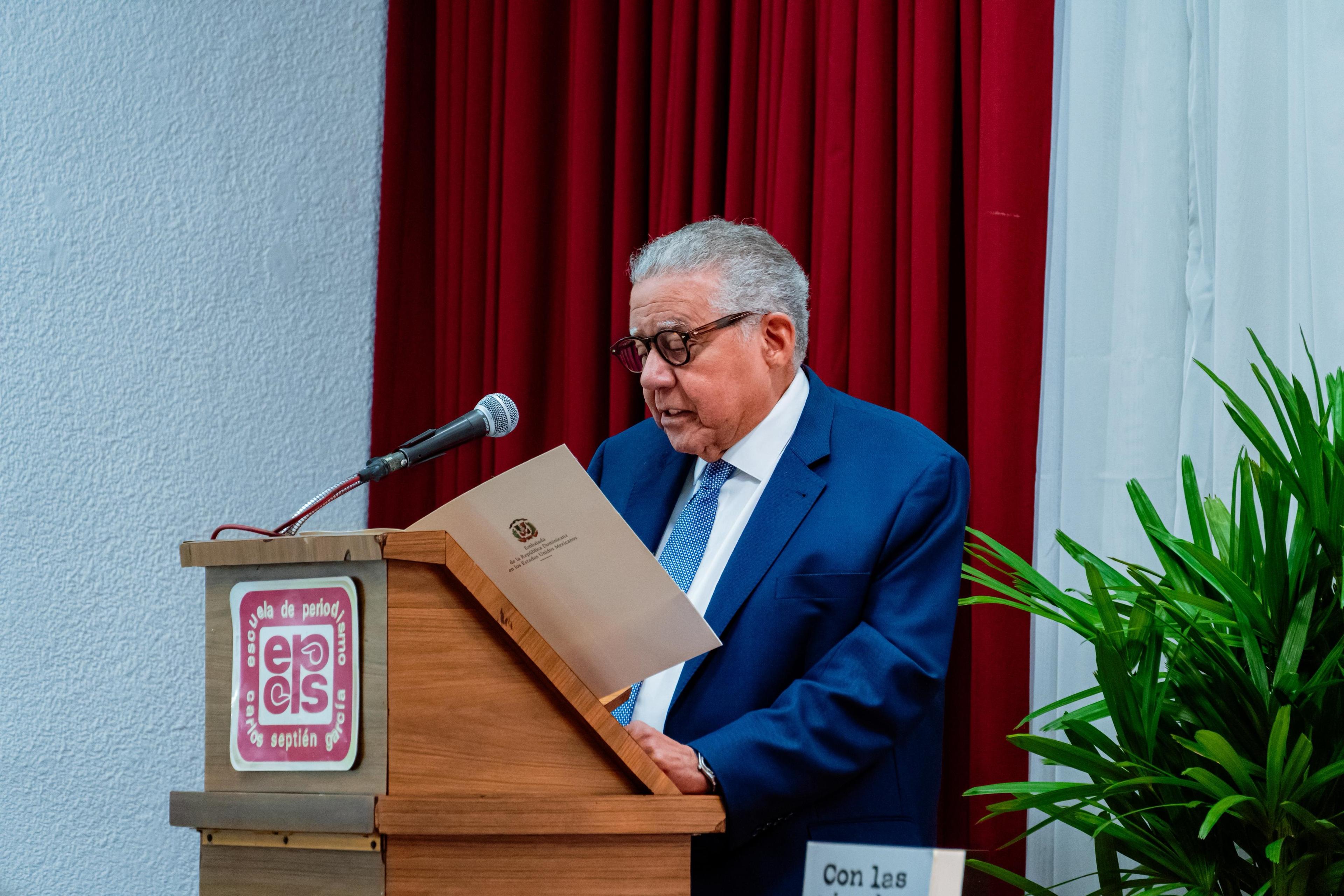 Embajador Juan Bolívar Díaz presenta en México sus memorias "Con las riendas tensas"