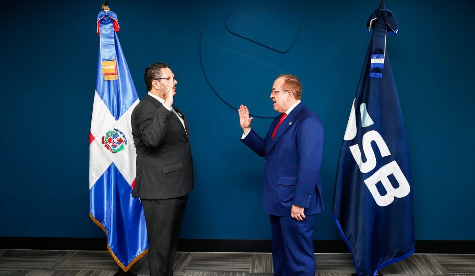 Ministro Magín Díaz juramenta a Enmanuel Cedeño Brea como nuevo superintendente de Bancos