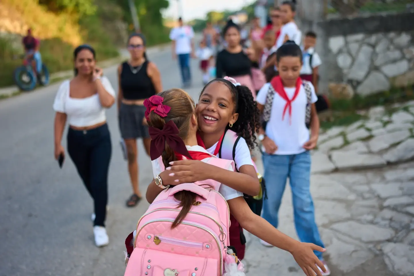 Cuba abre el año escolar entre apagones, escasez de combustible y falta de maestros