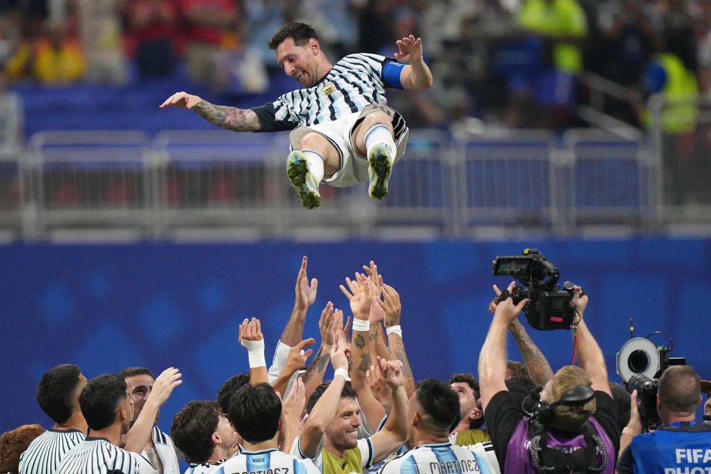 Argentina inicia una era incierta tras el retiro de Lionel Messi