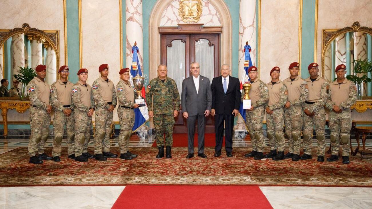Abinader recibe a campeones de Fuerza Comando Paraguay 2026 y anuncia sus ascensos