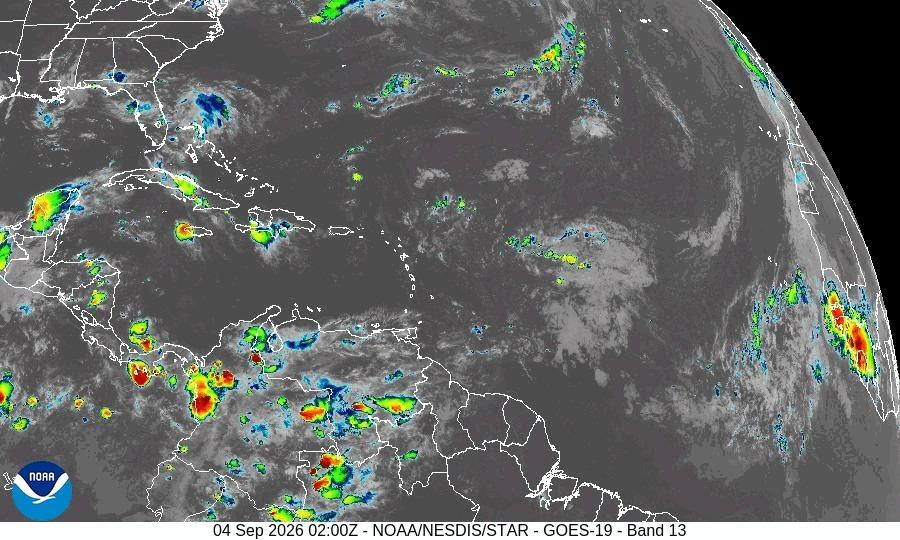 Onda tropical tendrá impacto limitado; calor y polvo del Sahara dominarán el fin de semana