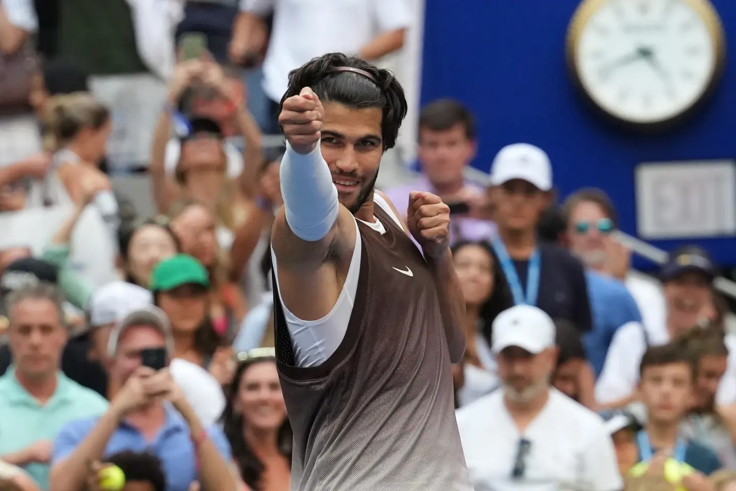 Alcaraz arrolla a Wu y avanza con paso firme a octavos de final del US Open