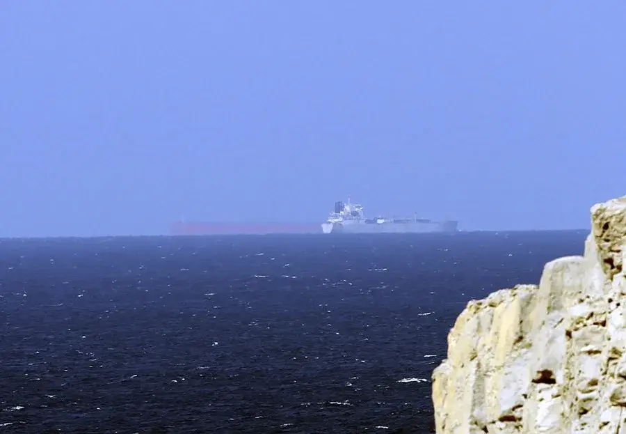 EE.UU. e Irán intercambian ataques en Ormuz contra petroleros, portaviones y buques de guerra