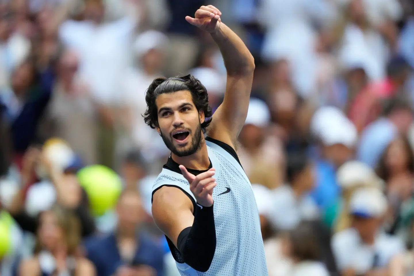 Alcaraz vence a Tommy Paul y avanza con firmeza a cuartos de final del US Open