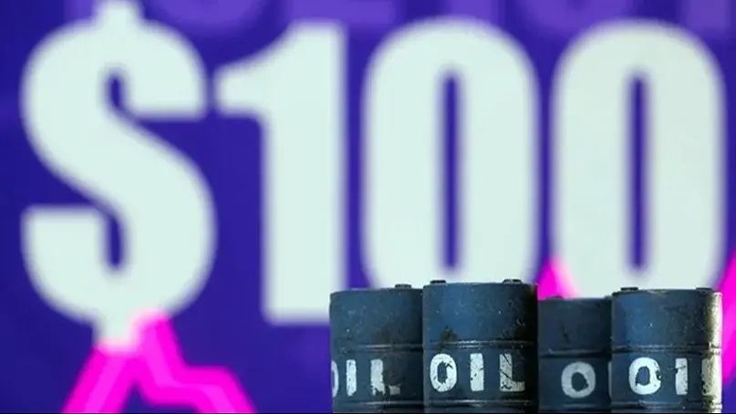 Petróleo se acerca a US$100 y el oro retrocede al iniciar la semana