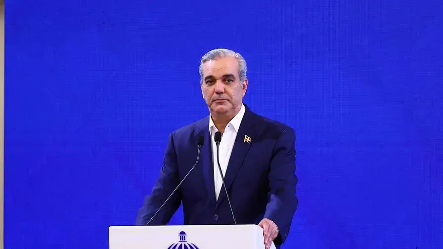 Abinader advierte que compra de viviendas para alquileres de corto plazo puede presionar precios