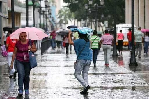 Escasas lluvias y temperaturas calurosas predominarán este martes en gran parte del país, según INDOMET