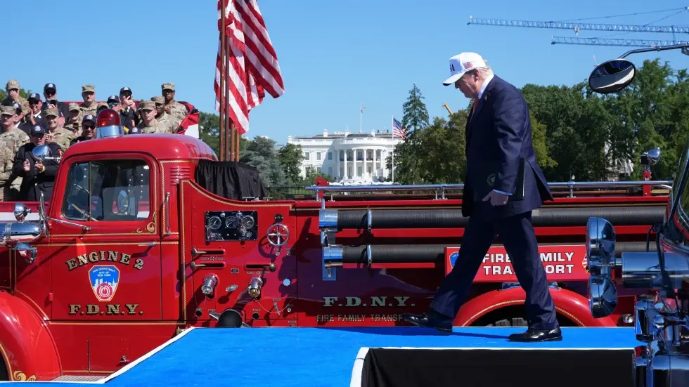 Trump conmemora a las víctimas del 11-S y reconoce el heroísmo de dos fallecidos