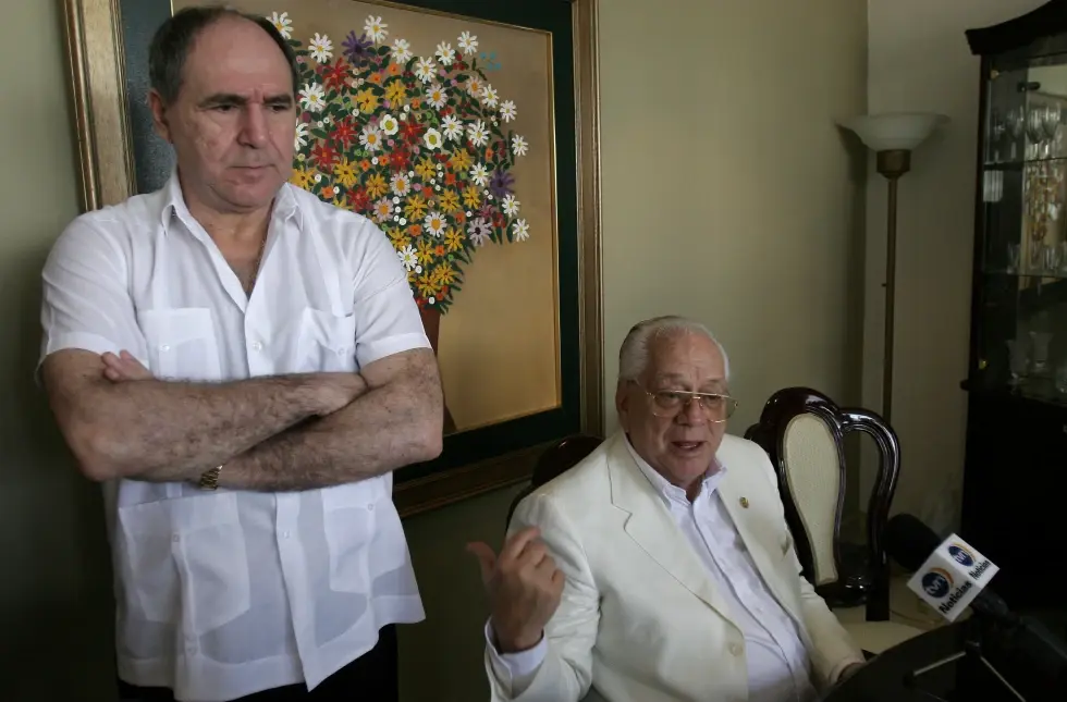 Expresidente Abdalá Bucaram y su hijo reciben condenas de más de nueve años de prisión