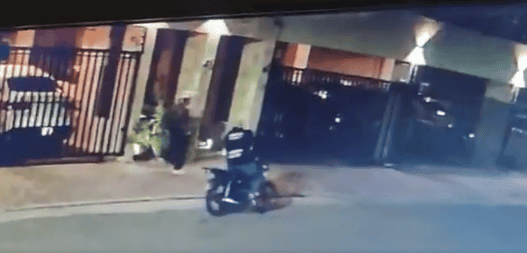 Buscan a motorista que siguió y apuñaló a joven dentro de edificio en Serrallés