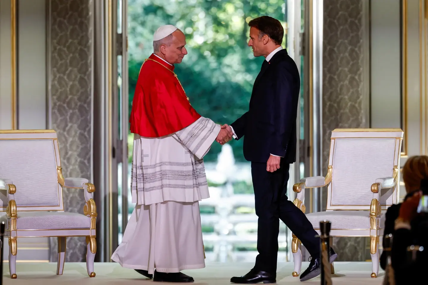 En inicio de viaje a Francia, papa advierte que un “paraíso de máquinas” podría socavar la humanidad