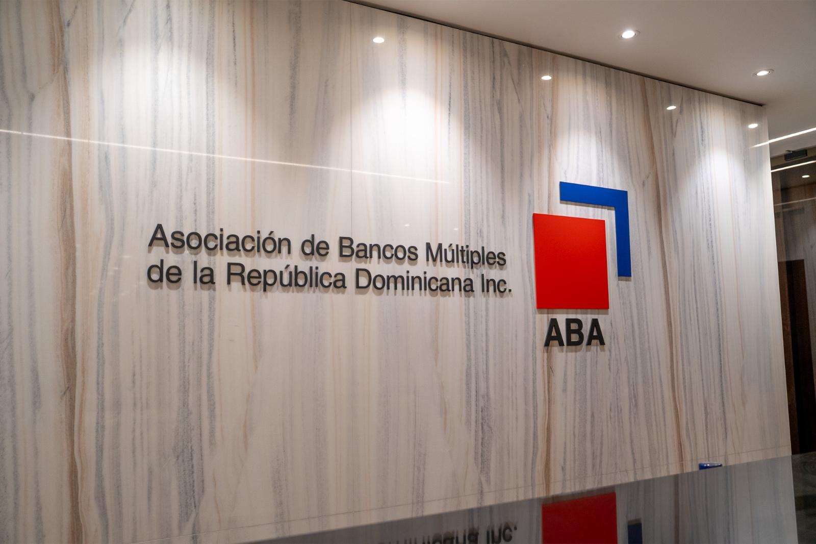 Bancos múltiples elevan en 44% sus puntos de acceso físico en ocho años